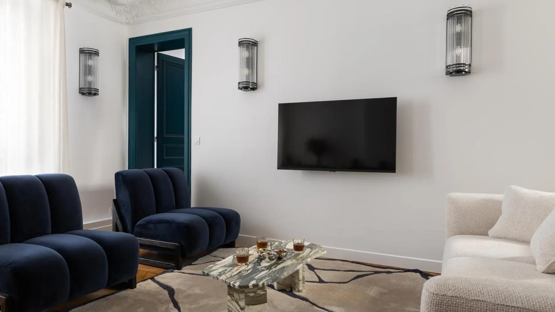 Champs Elysees Montaigne Luxury 2 Bedroom Paris France