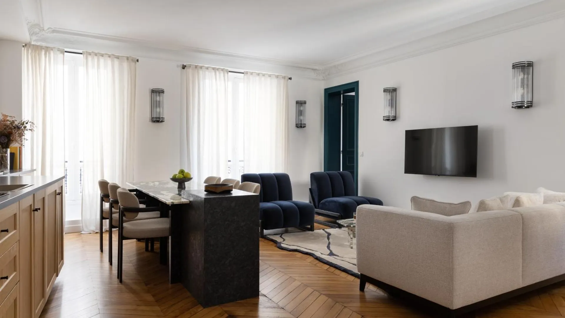 Champs Elysees Montaigne Luxury 2 Bedroom Paris France