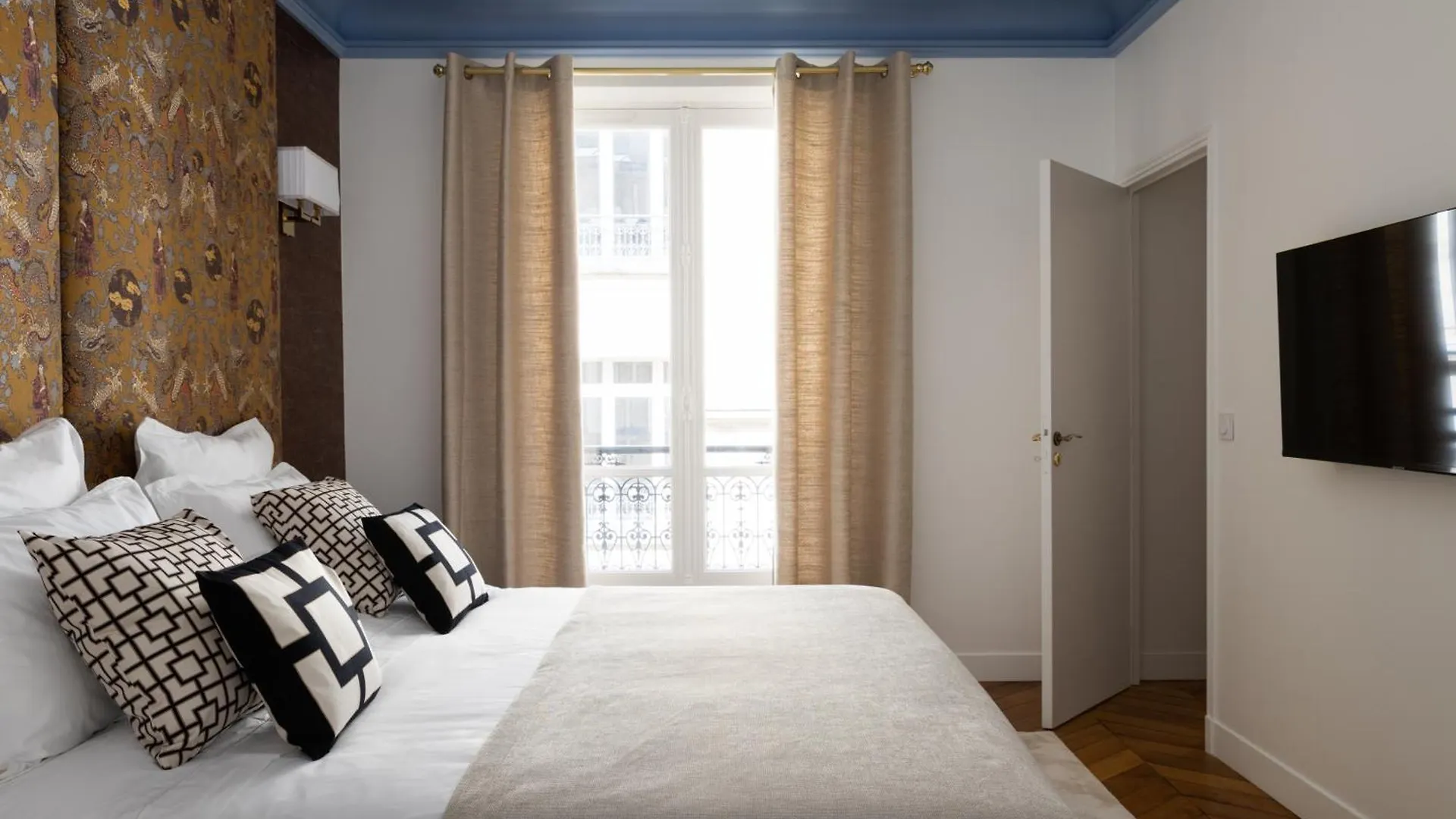 Champs Elysees Montaigne Luxury 2 Bedroom Paris Apartment