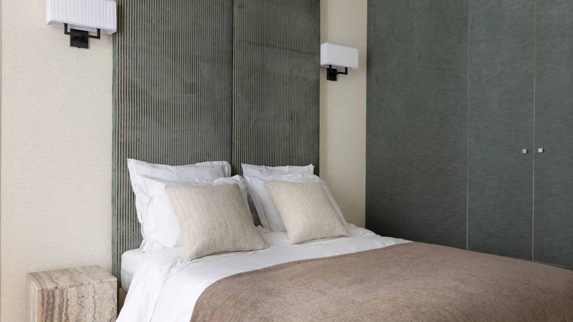 Apartment Champs Elysees Montaigne Luxury 2 Bedroom Paris