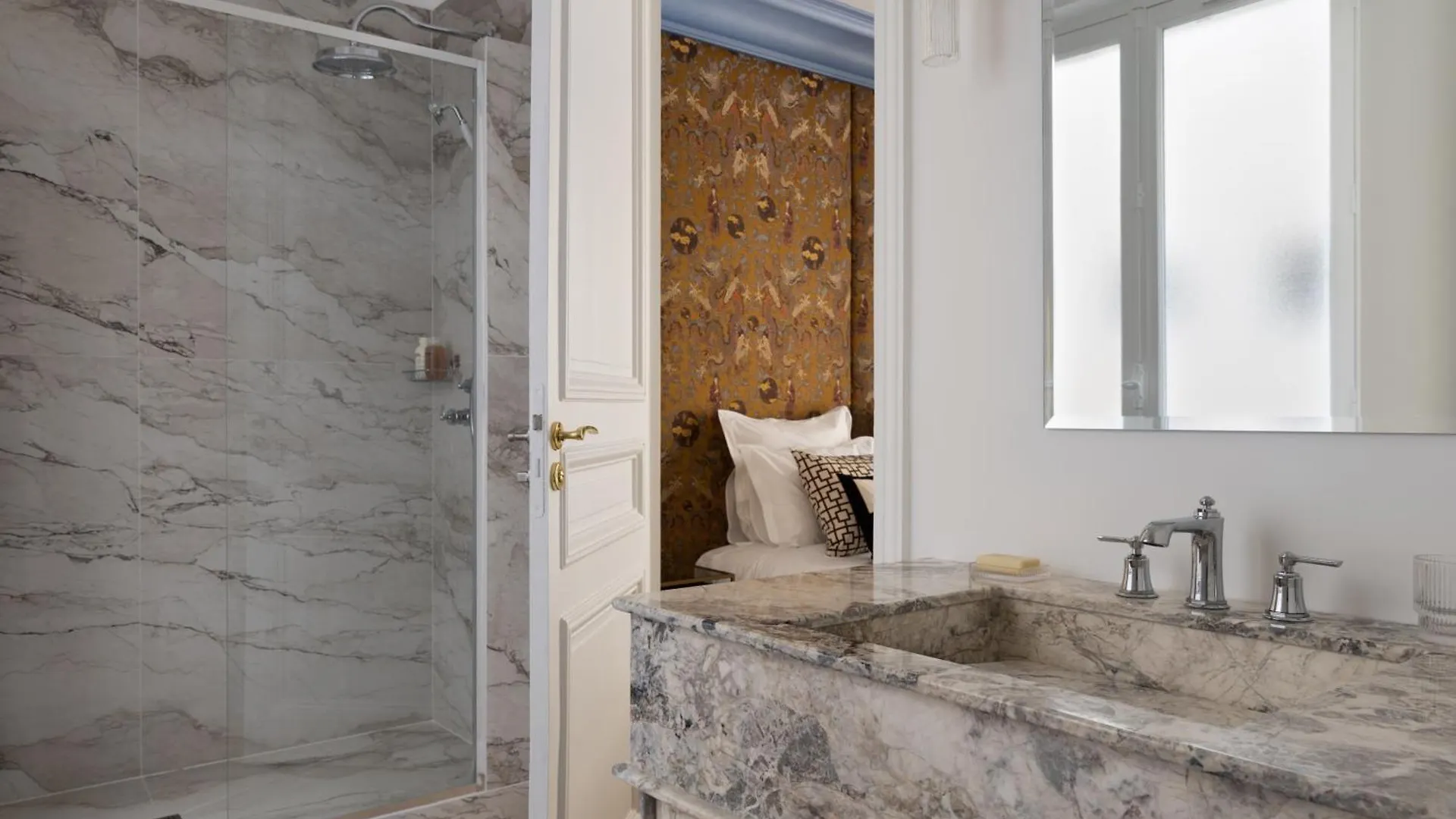 Champs Elysees Montaigne Luxury 2 Bedroom Paris