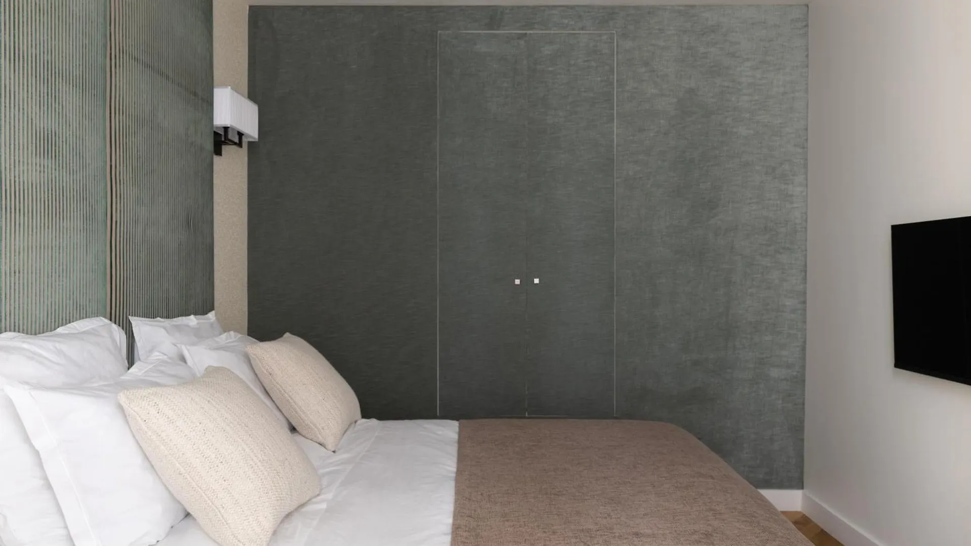 Apartment Champs Elysees Montaigne Luxury 2 Bedroom Paris