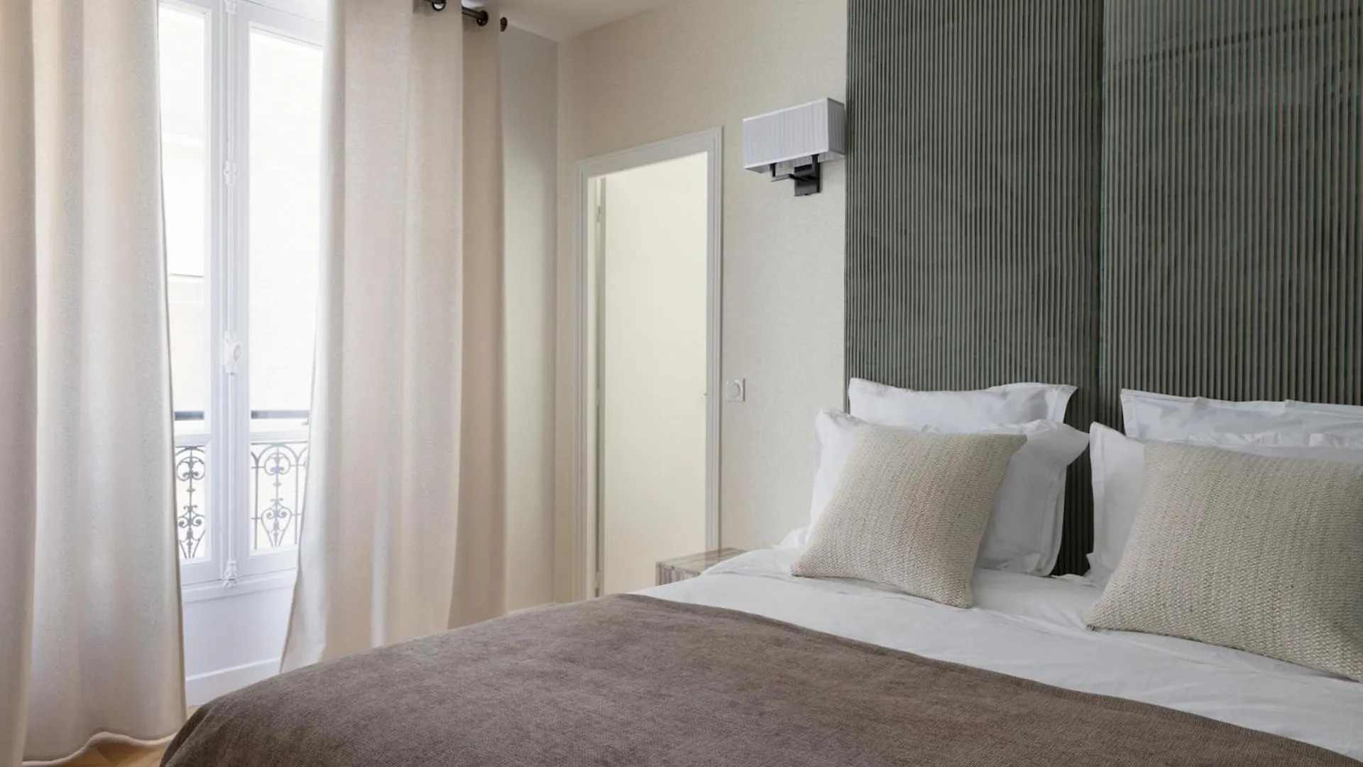 Champs Elysees Montaigne Luxury 2 Bedroom Paris Apartment